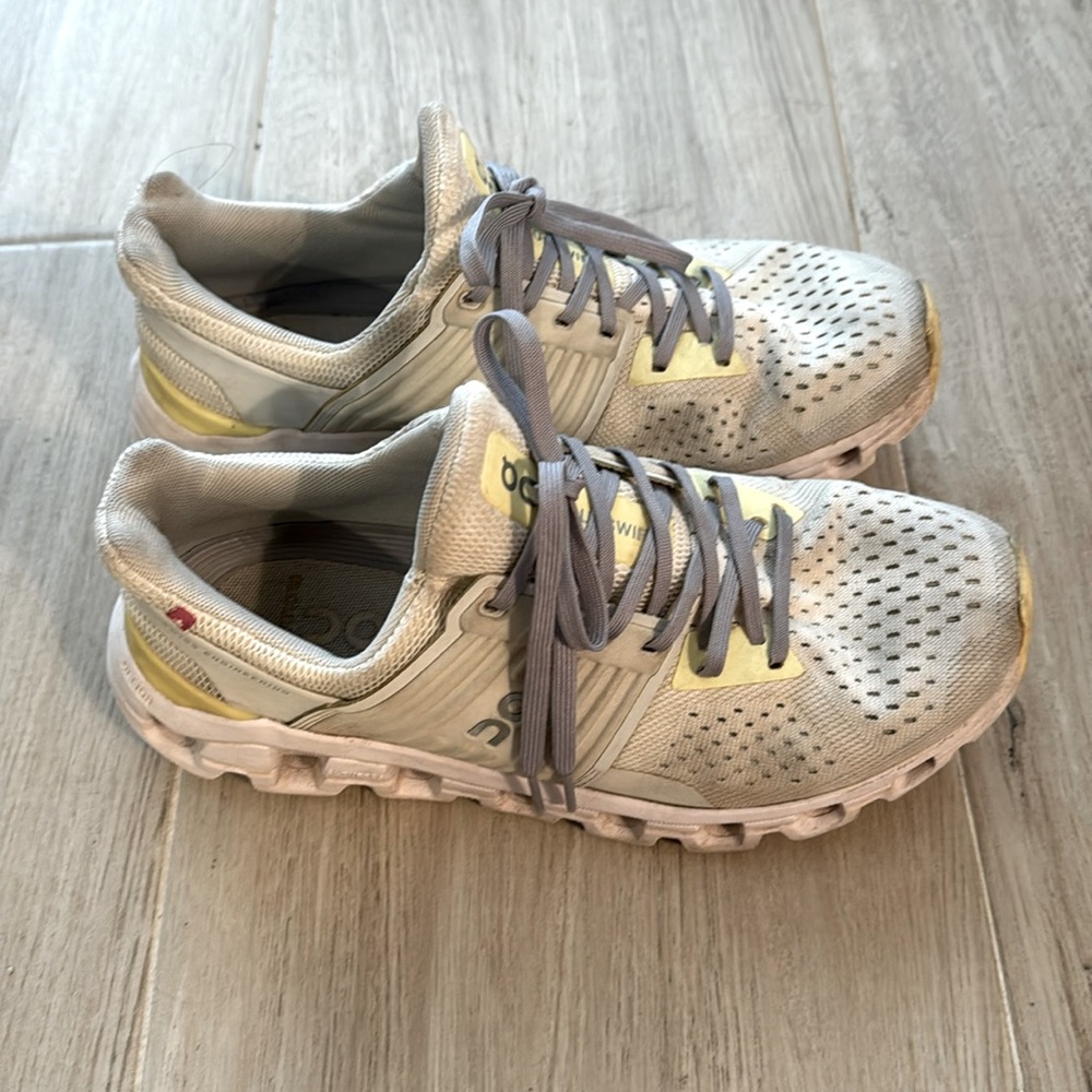 ON CLOUD women’s running shoes size 7